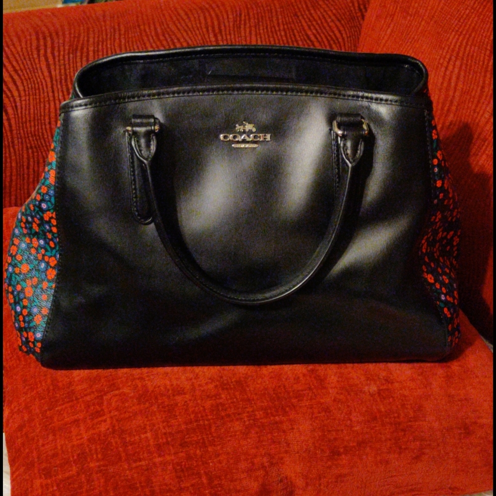 Super cute leather floral qcoach purse